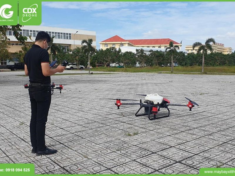 Trở thành phi công lái máy bay nông nghiệp có khó không ?